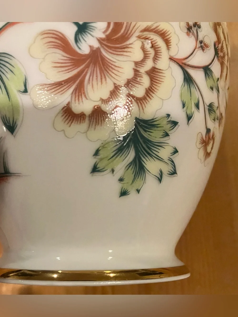 EUC Hollohaza Floral Porcelain Gold Trim Vase Floral Motif 1831 7”